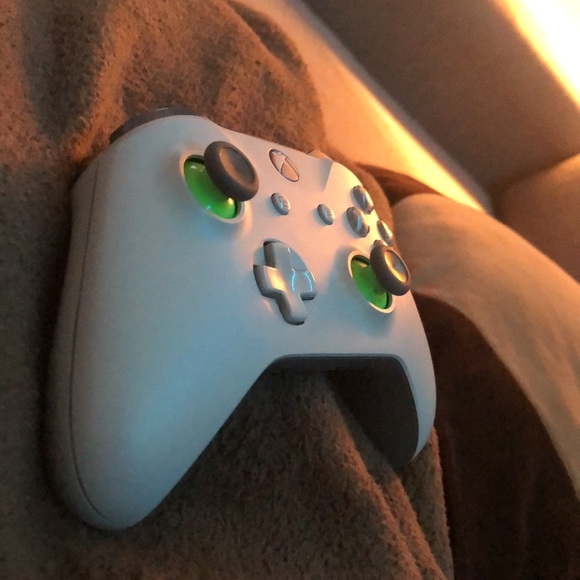 Xbox Controller - Picture 2 of 4